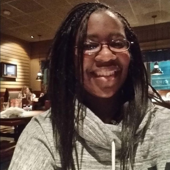 Meet your Posher, Denise - Picture 1 of 3